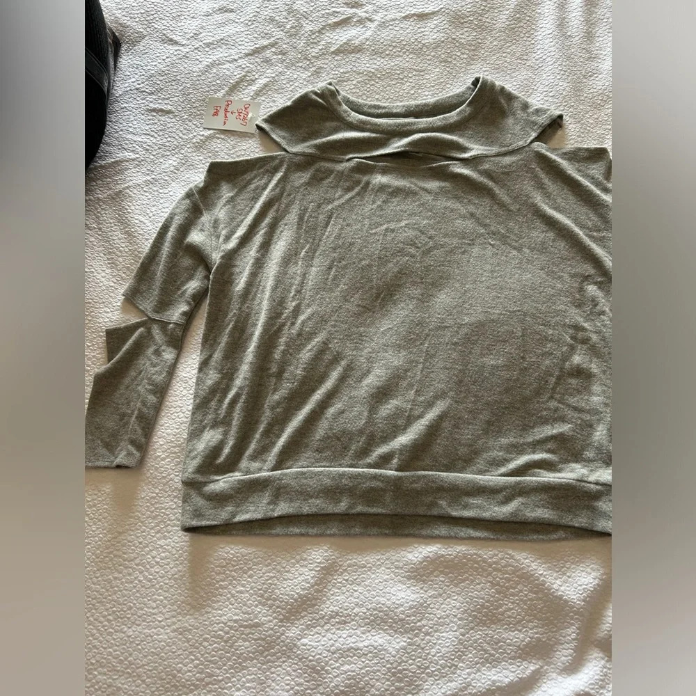 New chaser gray fleece cutout long sleeve top size M L